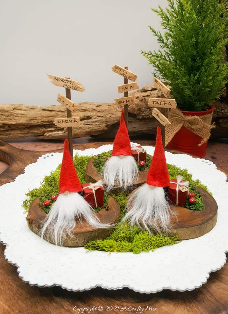 Easy 10-minute no-sew miniature sock gnome that anyone can make! Use these adorable little guys to make Christmas place card holders that your guests can take home as gifts afterwards. #sockgnome #ACraftyMix #giftideas #tomte