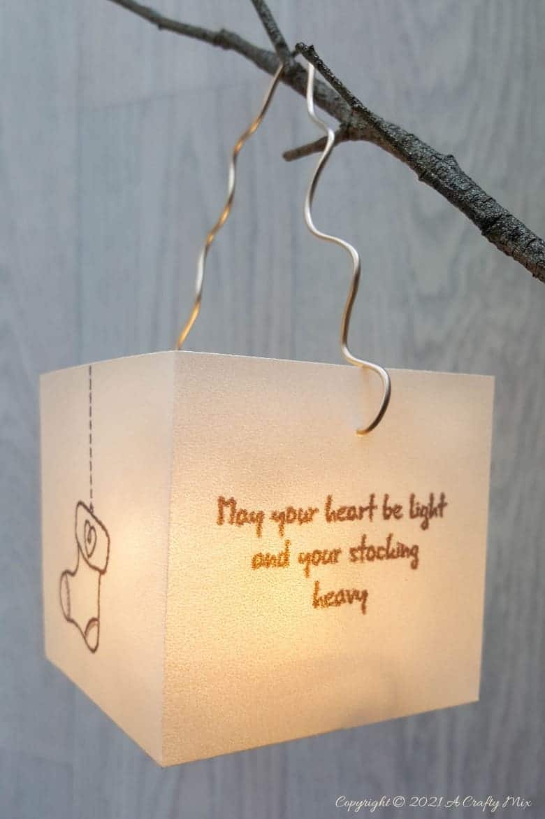 When unexpected guests tell you they'll be popping round later and you haven't starting decorating for Christmas yet, then these 10-minute budget-friendly Christmas box lights are just the thing you need. #ChristmasLightsDIY #ACraftyMIx #BoxLights #EasyCrafts