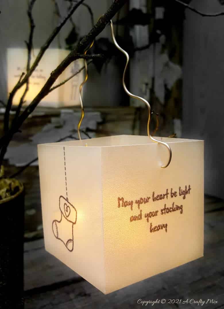 When unexpected guests tell you they'll be popping round later and you haven't starting decorating for Christmas yet, then these 10-minute budget-friendly Christmas box lights are just the thing you need. #ChristmasLightsDIY #ACraftyMIx #BoxLights #EasyCrafts