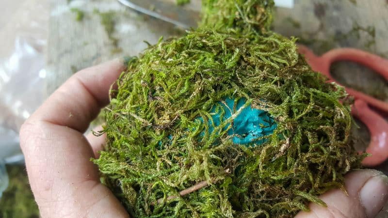 Glue the moss all over the bunny pieces
