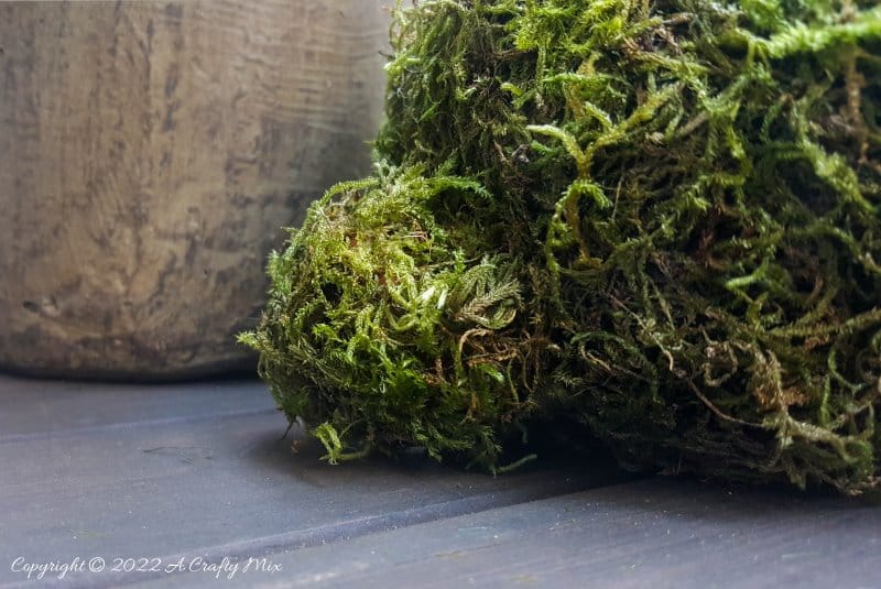 Looking for a budget-friendly craft idea to welcome Spring? We&rsquo;ll show you just how easy it is to make this adorable newspaper moss bunny. It can be made in a morning and the bunny is perfect for Easter or to add a touch of whimsical greenery to your home d&eacute;cor. #MossBunny #ACraftyMix #EasterDecor