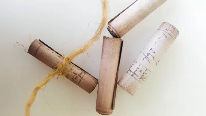 Separate the strands and tie around the scroll