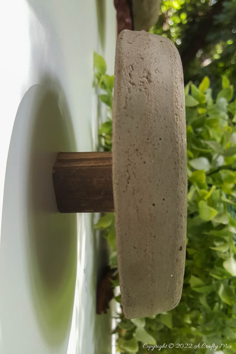 This tutorial will show you how to make BIG concrete buttons that will add a uniquely rustic touch to your home. Use them to decorate your craft room, laundry or anywhere you want to hang a few of your favorite things. #HomeDecor #ACraftyMix