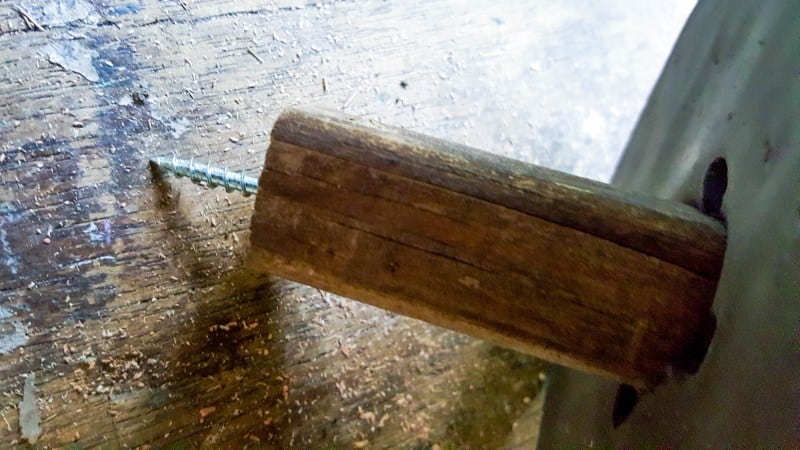 Insert a headless screw