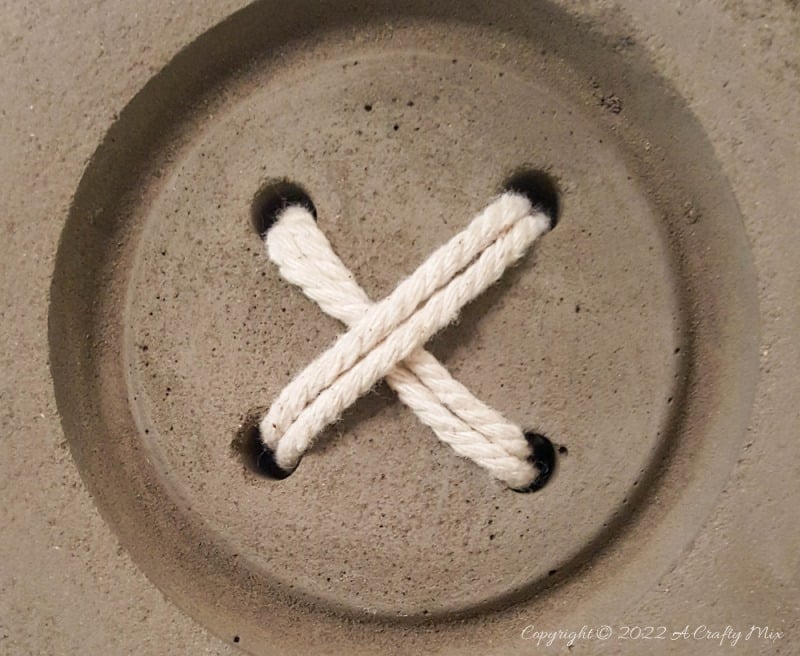 This tutorial will show you how to make BIG concrete buttons that will add a uniquely rustic touch to your home. Use them to decorate your craft room, laundry or anywhere you want to hang a few of your favorite things. #HomeDecor #ACraftyMix