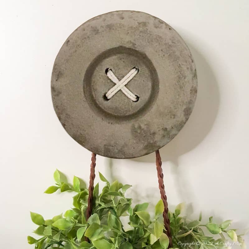 This tutorial will show you how to make BIG concrete buttons that will add a uniquely rustic touch to your home. Use them to decorate your craft room, laundry or anywhere you want to hang a few of your favorite things. #HomeDecor #ACraftyMix