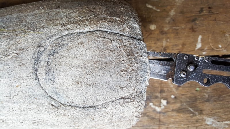Draw a door and windows on the mushroom stalk and cut out with a craft knife