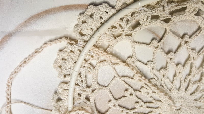 Looking for a charming way to incorporate plants in your d&eacute;cor? This repurposed doily air plant holder is quick and easy to make and can be hung anywhere to add a little natural greenery to your home. #ACraftyMix #BrokenTerraCotta #GreenWallDecor
