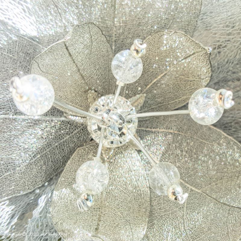 This easy-to-follow tutorial will show you how to make a large wire flower. It&rsquo;s simple, dramatic and will add hint of boho glam to your home d&eacute;cor. #WireArt #ACraftyMix #HomeDecor