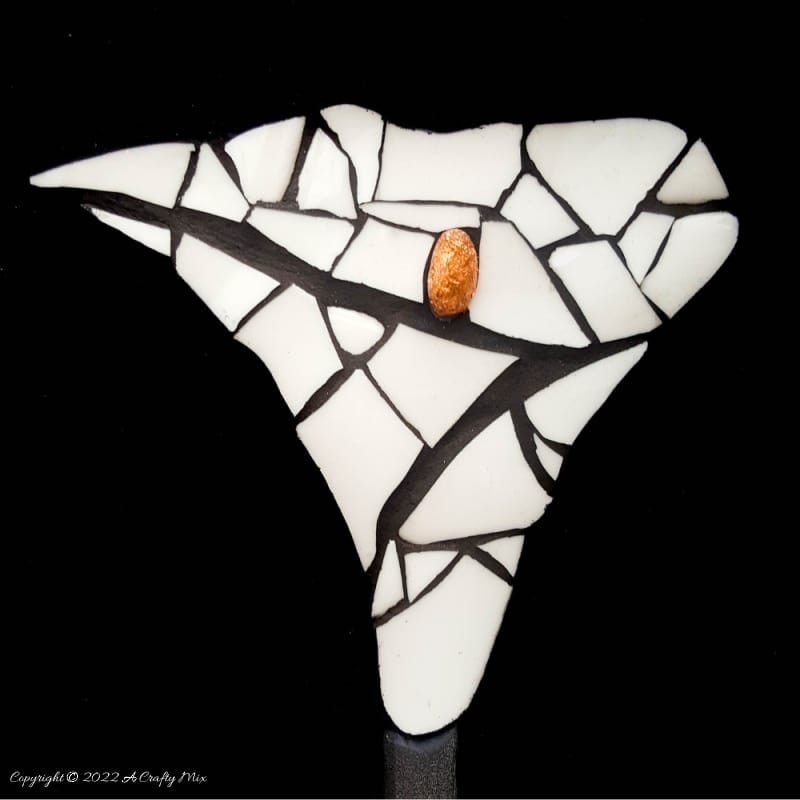 Don&rsquo;t throw away that broken plate until you see how easy it is to turn into this beginner-friendly arum lily mosaic. The free, step-by-step tutorial includes a template and loads of tips to get you started. #ACraftyMix