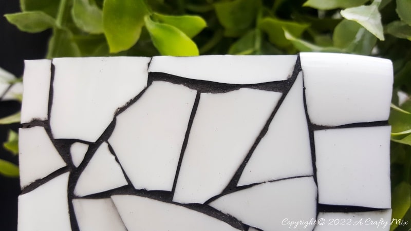 Don&rsquo;t throw away that broken plate until you see how easy it is to turn into this beginner-friendly arum lily mosaic. The free, step-by-step tutorial includes a template and loads of tips to get you started. #ACraftyMix