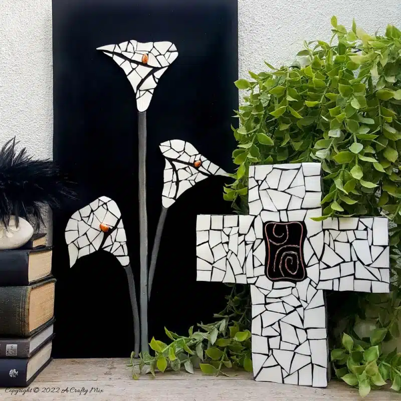 Don’t throw away that broken plate until you see how easy it is to turn into this beginner-friendly arum lily mosaic. The free, step-by-step tutorial includes a template and loads of tips to get you started. #ACraftyMix