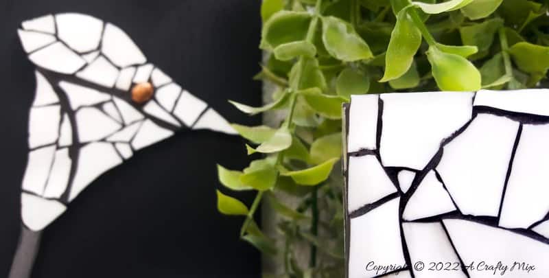 Don&rsquo;t throw away that broken plate until you see how easy it is to turn into this beginner-friendly arum lily mosaic. The free, step-by-step tutorial includes a template and loads of tips to get you started. #ACraftyMix