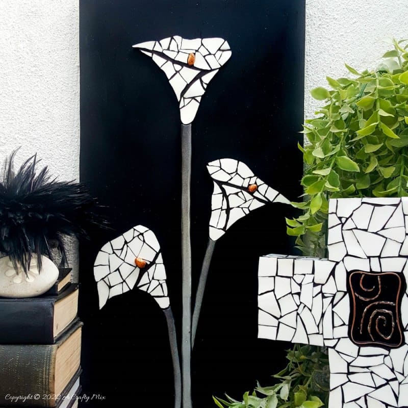 Don&rsquo;t throw away that broken plate until you see how easy it is to turn into this beginner-friendly arum lily mosaic. The free, step-by-step tutorial includes a template and loads of tips to get you started. #ACraftyMix