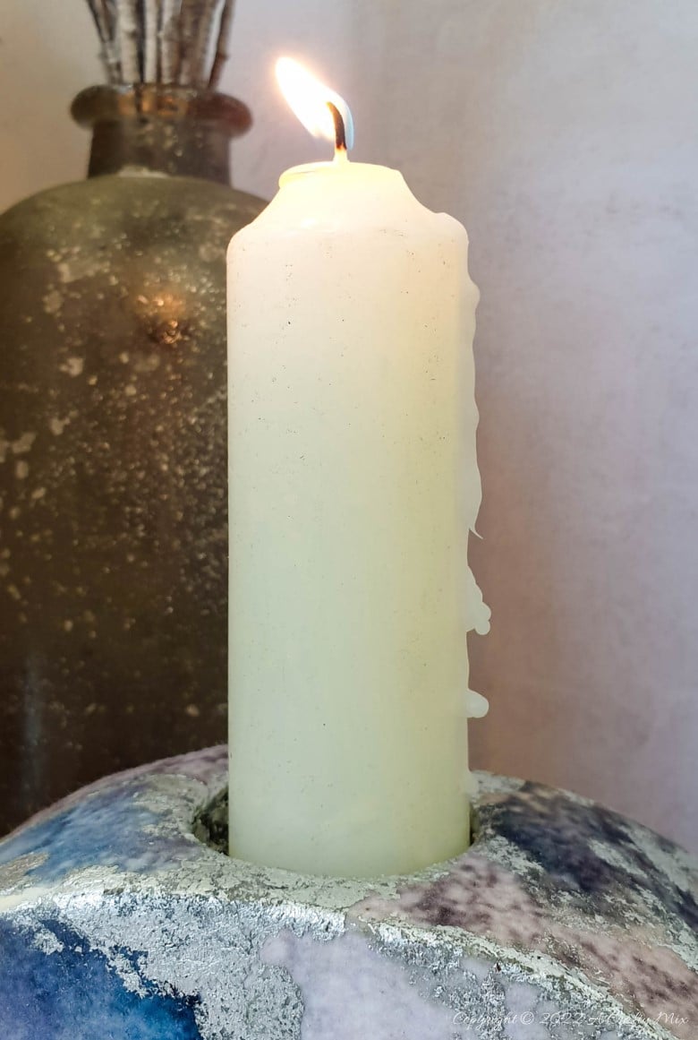 No matter your d&eacute;cor style, this easy to make concrete arch candleholder will light up the dinner table and look stunning on a window sill or bookshelf! No special tools or molds required and you can customize them to suit your unique look and vibe. #ACraftyMix