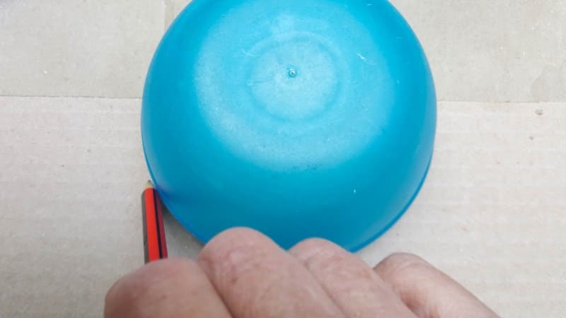 Use a round bowl to trace around