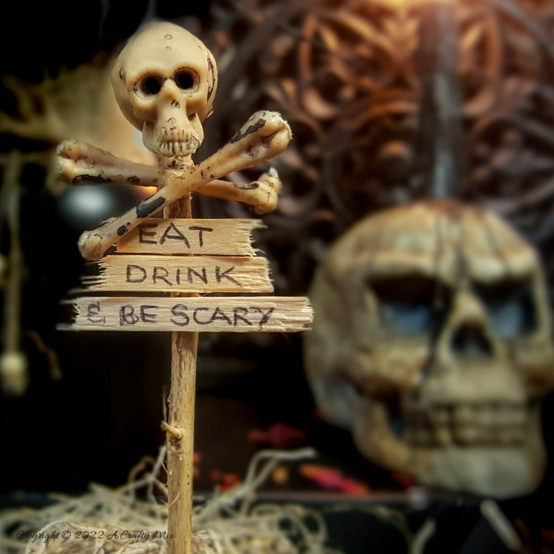 Add a not-so-creepy touch to your All Hallows' Eve Gathering with these easy-to-make Halloween place card holders. They only take a few minutes to put together and will make both your wallet and your dinner guests smile. #ACraftyMix #HalloweenDecor