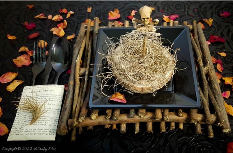 Add a not-so-creepy touch to your All Hallows' Eve Gathering with these easy-to-make Halloween place card holders. They only take a few minutes to put together and will make both your wallet and your dinner guests smile. #ACraftyMix #HalloweenDecor