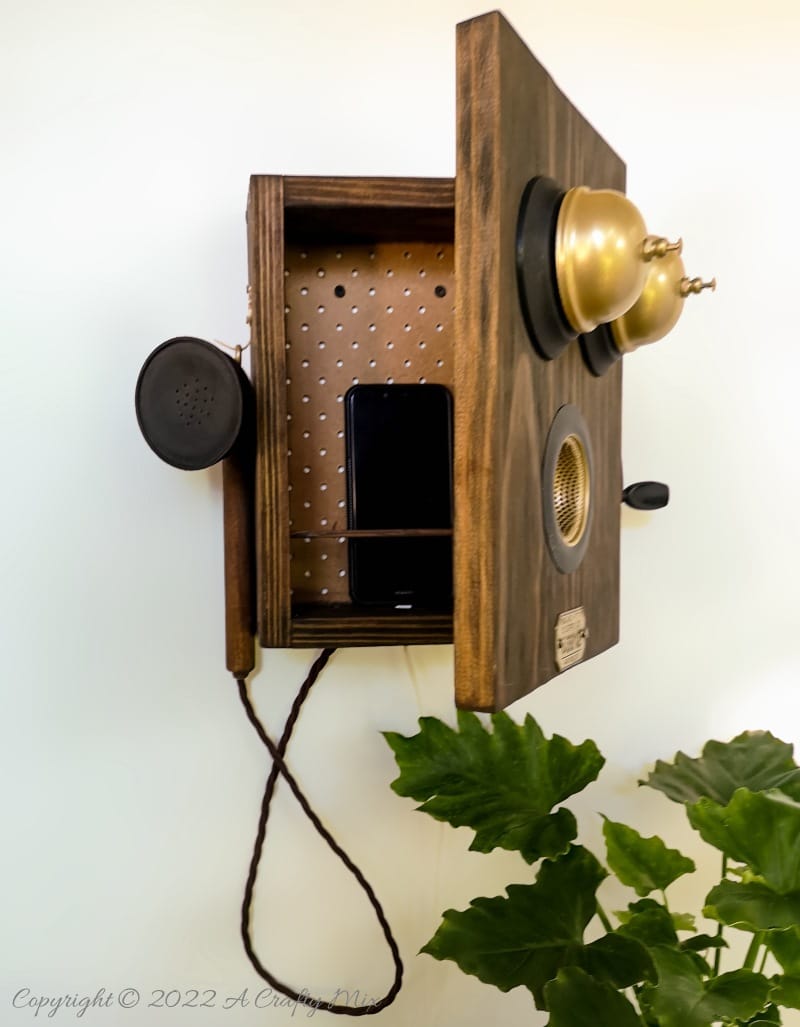 Clear the clutter and power up your devices with this repurposed vintage phone charging station. It uses a weird mix of common household items and salvaged bits to create a unique d&eacute;cor piece that&rsquo;s practical and easy to make. Out-of-the-box thinking at its best. #ACraftyMix #Tutorial