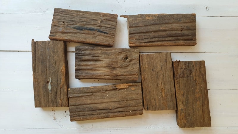 A collection of wood pieces with straight cut edges