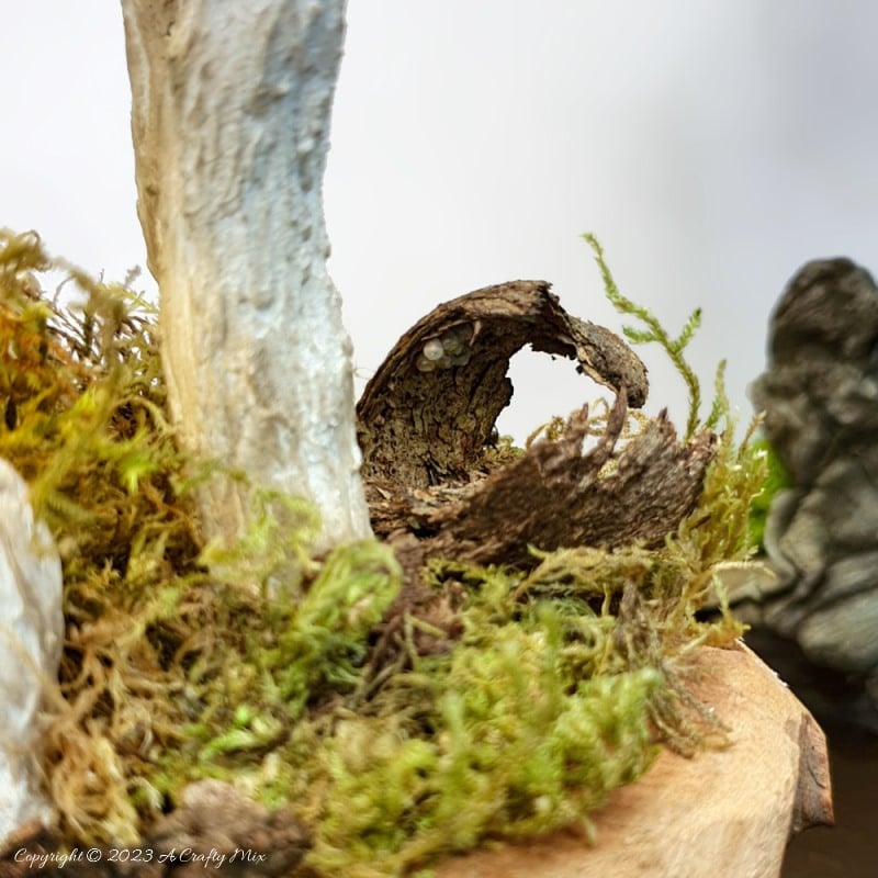 From whimsical toadstools to realistic-looking fungi, mushroom crafts are a fun and creative activity that can be enjoyed by all age groups. Join us on the blog was we show you how to make these easy light-up clay mushrooms to add a little magic to your home d&eacute;cor. Step-by-step tutorial @ #ACraftyMix