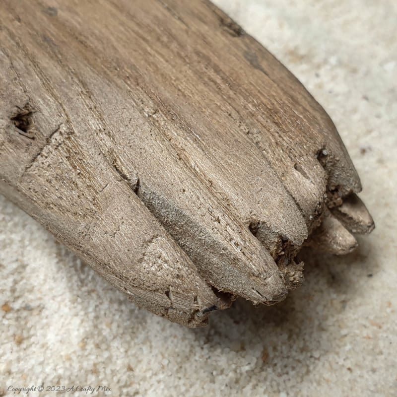 Don&rsquo;t you hate it when you have an idea for a well-worn woody creation, but you can&rsquo;t find the right piece of wood? This quick technique will show you how to turn straight-cut wooden edges into realistic jagged edges in 4 easy steps. It&rsquo;s a game-changer and will have you making all those creations in no time. Includes a video tutorial. #ACraftyMix