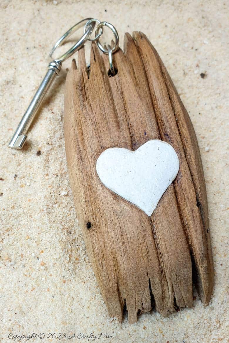 Don&rsquo;t you hate it when you have an idea for a well-worn woody creation, but you can&rsquo;t find the right piece of wood? This quick technique will show you how to turn straight-cut wooden edges into realistic jagged edges in 4 easy steps. It&rsquo;s a game-changer and will have you making all those creations in no time. Includes a video tutorial. #ACraftyMix