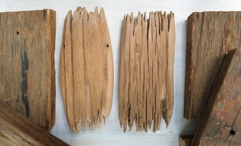 Don&rsquo;t you hate it when you have an idea for a well-worn woody creation, but you can&rsquo;t find the right piece of wood? This quick technique will show you how to turn straight-cut wooden edges into realistic jagged edges in 4 easy steps. It&rsquo;s a game-changer and will have you making all those creations in no time. Includes a video tutorial. #ACraftyMix
