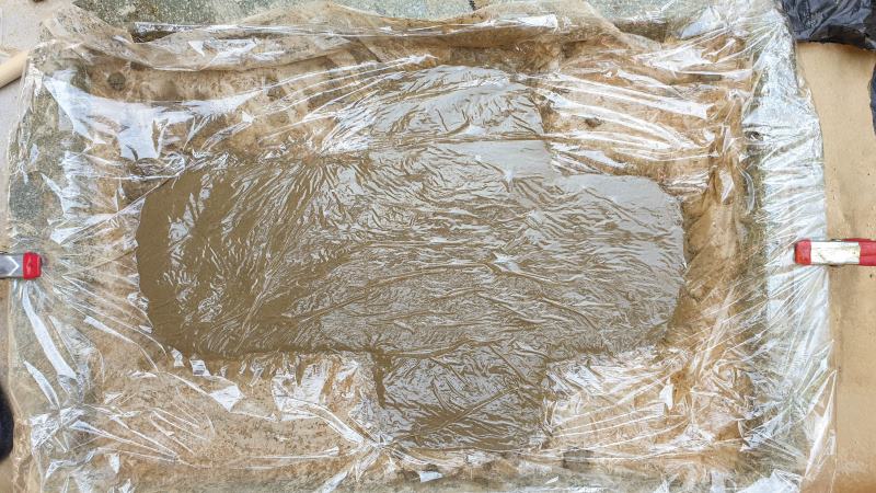 Cover the concrete cross with cling film (Saran Wrap) and leave to cure