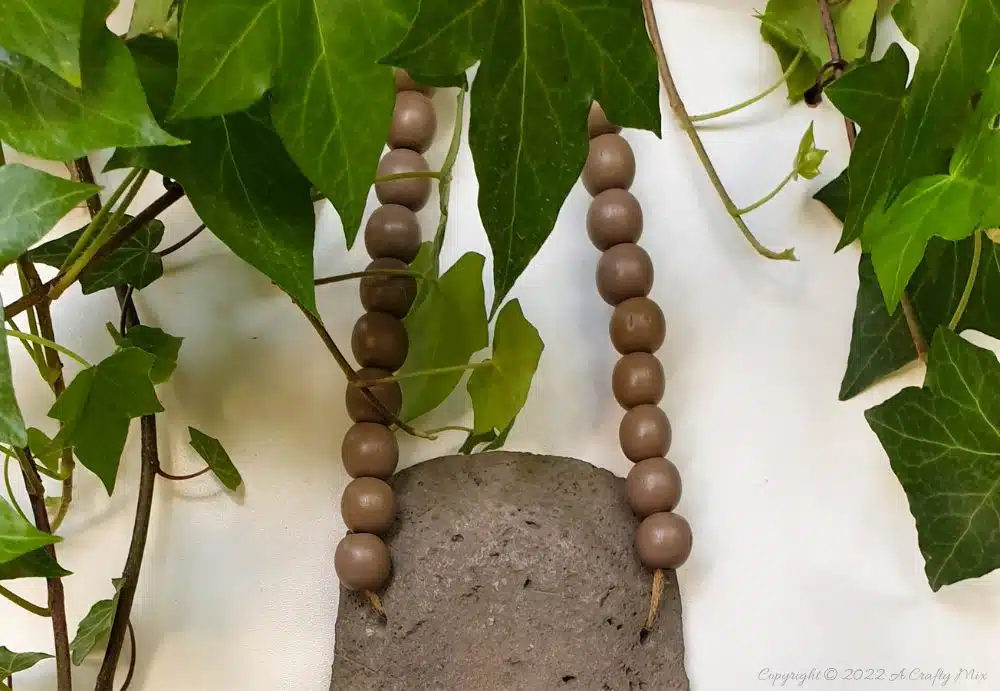 Are you looking for something special to add to your garden, yard, or patio? Look no further than this easy-peasy rustic cross. I’ll show you how to make your own using an inexpensive concrete sand mold. It’s a fun craft idea and a great beginner project if want to start playing around with concrete. Get the full tutorial @ACraftyMix