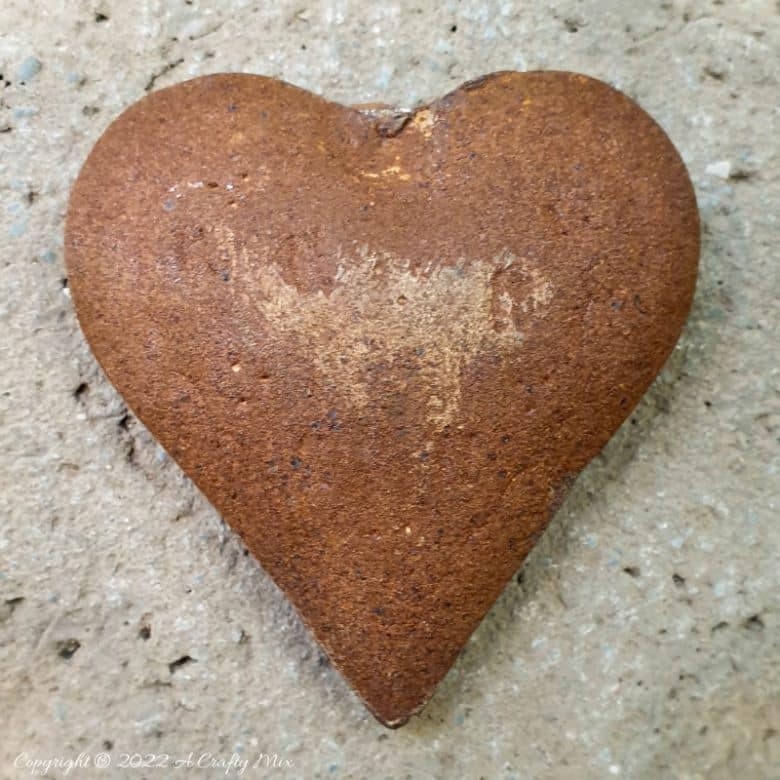 Are you looking for something special to add to your garden, yard, or patio? Look no further than this easy-peasy rustic cross. I&rsquo;ll show you how to make your own using an inexpensive concrete sand mold. It&rsquo;s a fun craft idea and a great beginner project if want to start playing around with concrete. Get the full tutorial @ACraftyMix