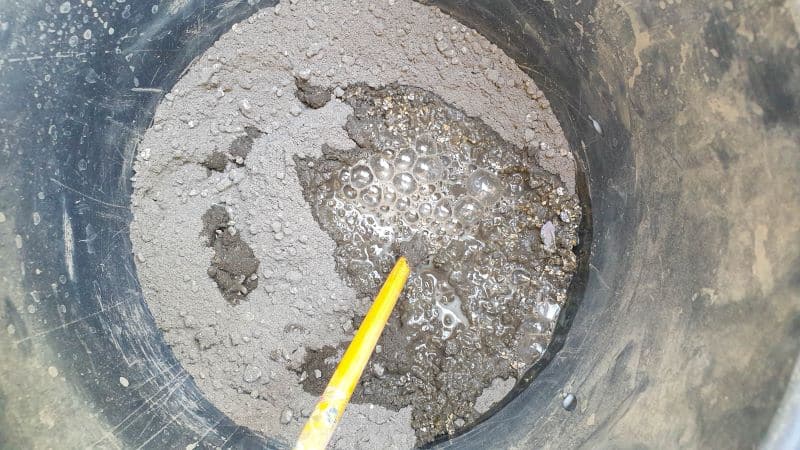 Mix the cement with water