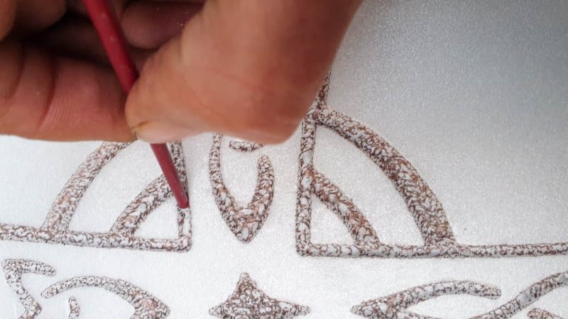 You can touch up and "deepen" the mold afterwards with a paint brush