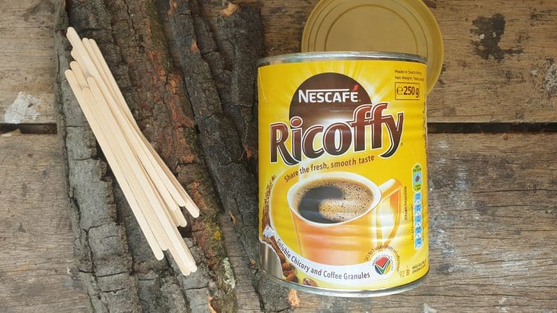 To make the fairy Gypsy wagon you need a empty tin can, wooden craft sticks and bark.