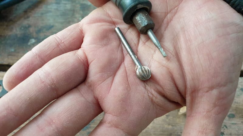 A view of a Dremel cutting bit and the shank