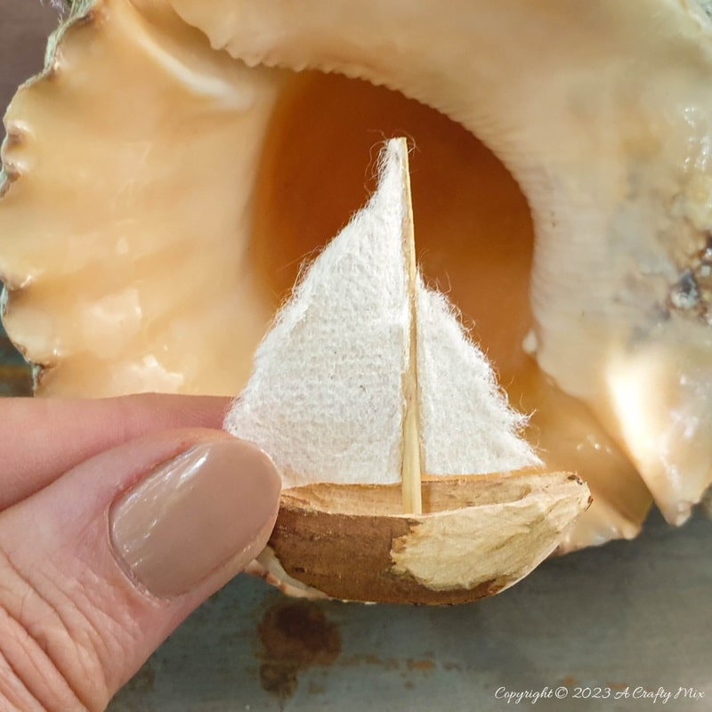 Discover the joy of carving miniature sailing boats using a Dremel with our beginner-friendly tips and tricks. In this easy-to-follow tutorial we’ll show you how to transform a simple branch into tiny hulls and add a touch of whimsy with paper scrap sails. It’s a great project to try out your sculpting skills and escape into the teeny, tiny world of miniature crafting.