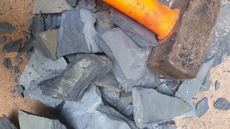 Slate shards of chips that will be used as a border for the cardboard and resin tray
