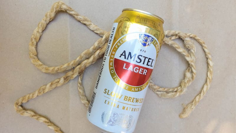 To make the soda can planters you need empty aluminum cans and rope
