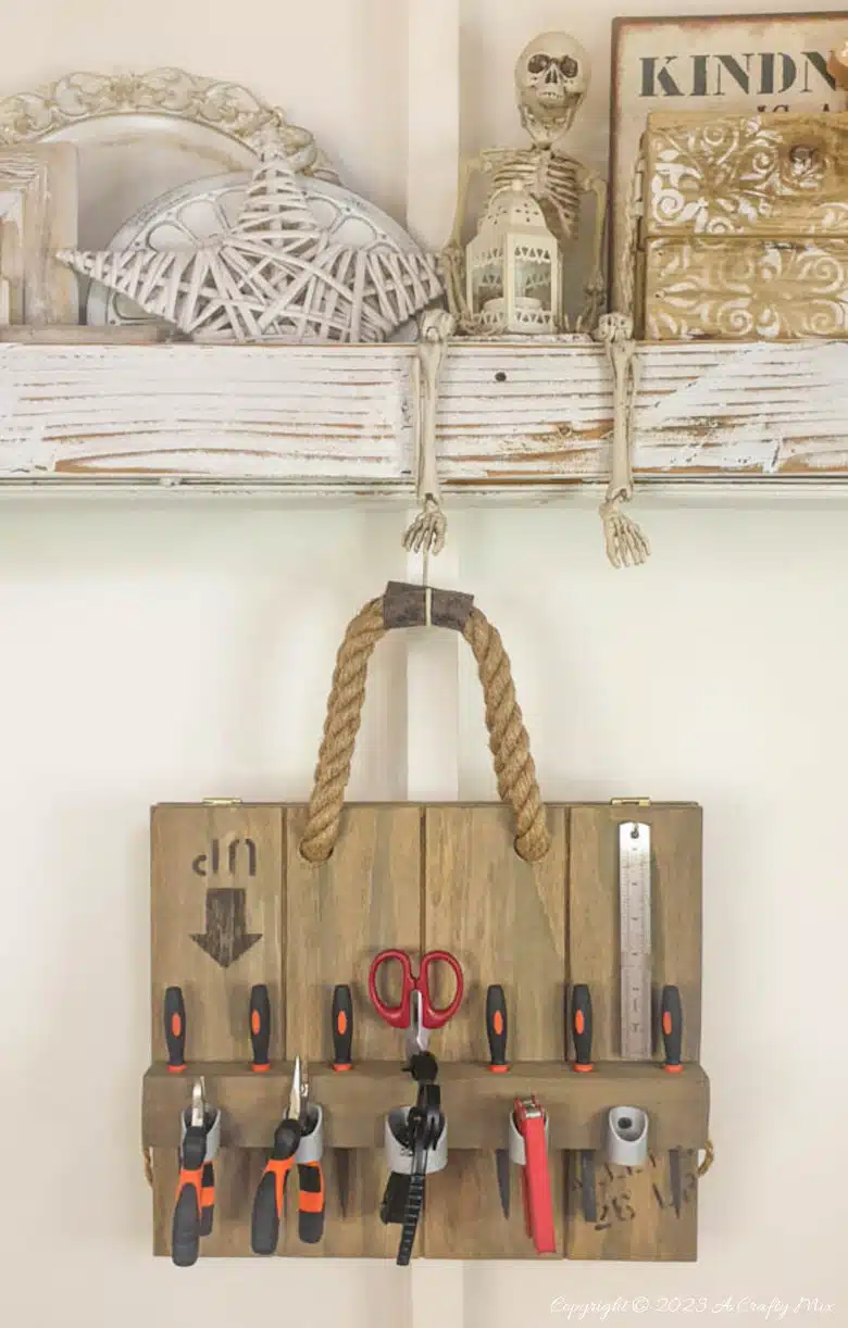 Tired of looking for your tools? Conquer the chaos with this easy DIY toolbox caddy! Crafted from scrap wood, this budget-friendly solution will keep your tools neatly arranged and within easy reach. Spend a morning on this fun project and transform your workspace into an organized haven. The best part? You can customize the compartments and design to fit your tools perfectly. #ACraftyMix