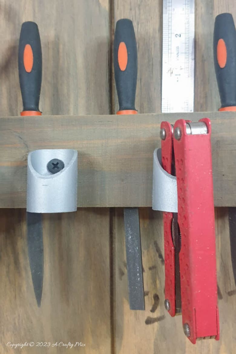 Tired of looking for your tools? Conquer the chaos with this easy DIY toolbox caddy! Crafted from scrap wood, this budget-friendly solution will keep your tools neatly arranged and within easy reach. Spend a morning on this fun project and transform your workspace into an organized haven. The best part? You can customize the compartments and design to fit your tools perfectly. #ACraftyMix