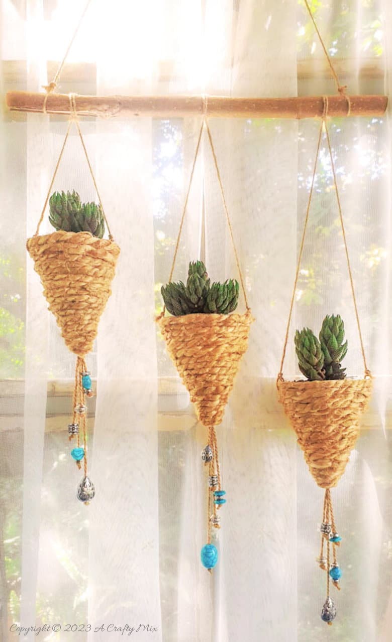 Looking for a fun and sustainable way to decorate your space? Discover how easy it is to turn throw-away stuff into rustic little homes for your plants. These budget-friendly recycled soda can rope planters are a unique way to display your green friends and contribute to a sustainable lifestyle at the same time. Get the full tutorial at #ACraftyMix