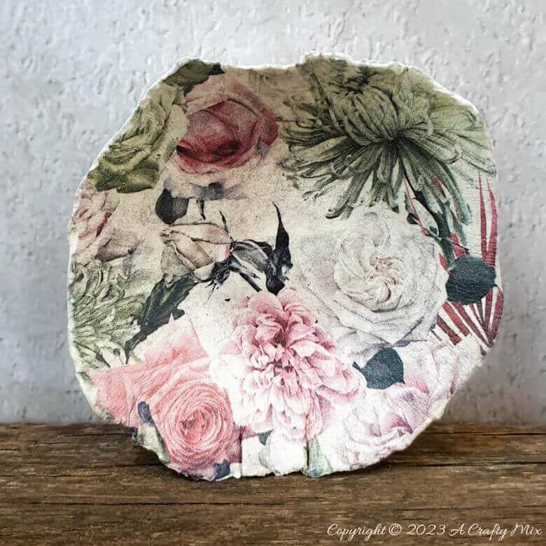 Get ready to unleash your inner artist with these quick and easy clay-baked napkin bowls! Transform simple materials into stunning, budget-friendly decor that will add a touch of handmade charm to your home. Whether you're a crafting pro or a beginner, this step-by-step tutorial will guide you through the process. Grab your clay, and favorite paper napkins, and let's get creative together!