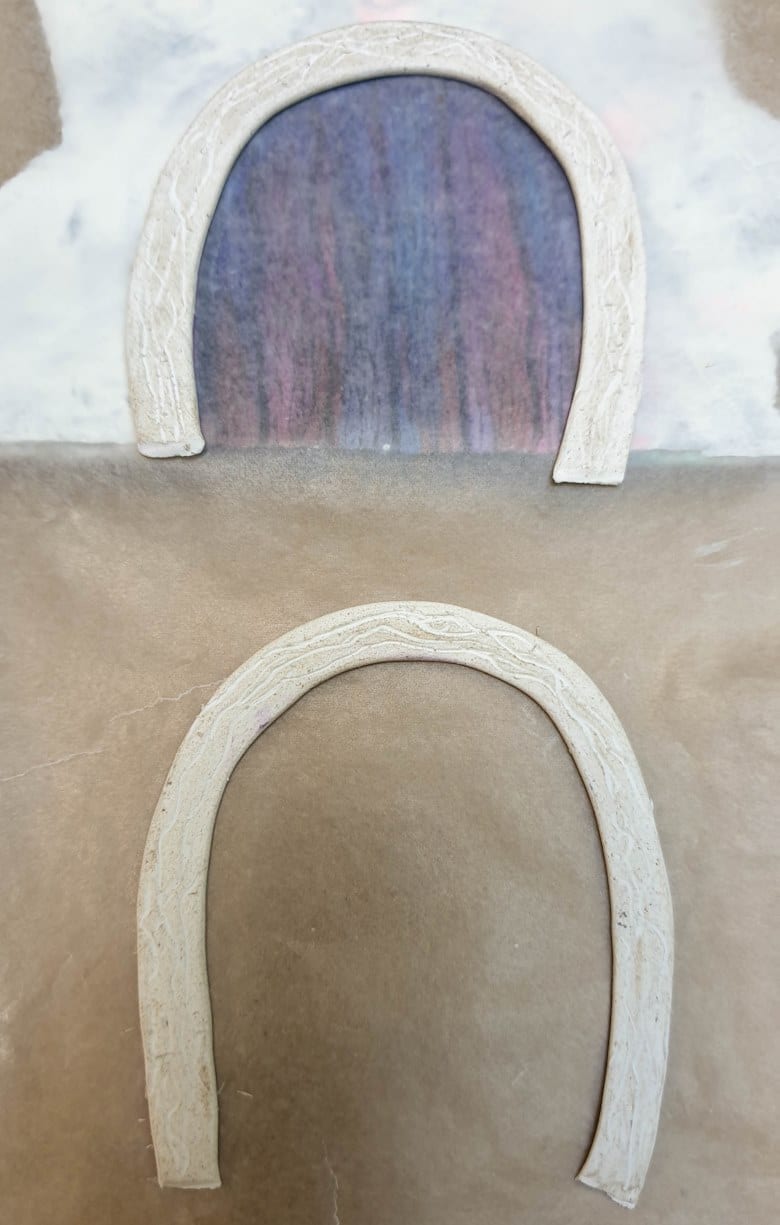 Use clay to make a door frame