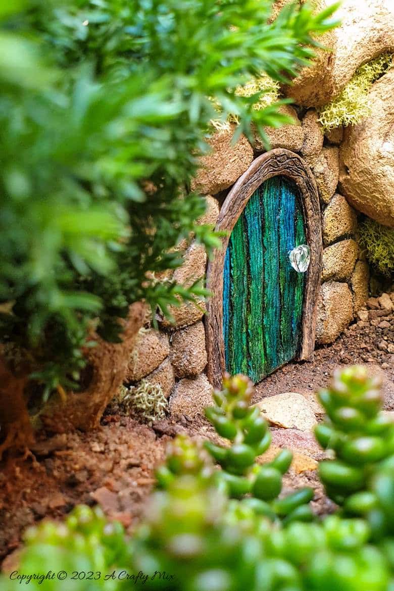 Are you ready to add a little enchantment to your garden? This magical tutorial will show you how to upcycle a simple polystyrene dish into a whimsical faux wood fairy door using basic tools like toothpicks and paintbrushes. It&rsquo;s budget and eco-friendly and will delight both young and old! We&rsquo;ll walk you through the process from start to finish and share a easy tips to create your own version in any setting.