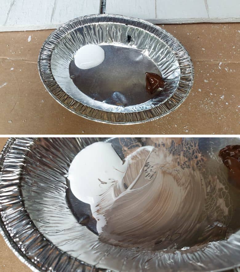 Mix the paint colors in a bowl