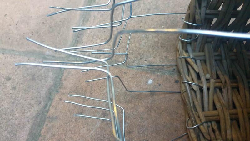 Bend the baling wire to form the frame for the neck