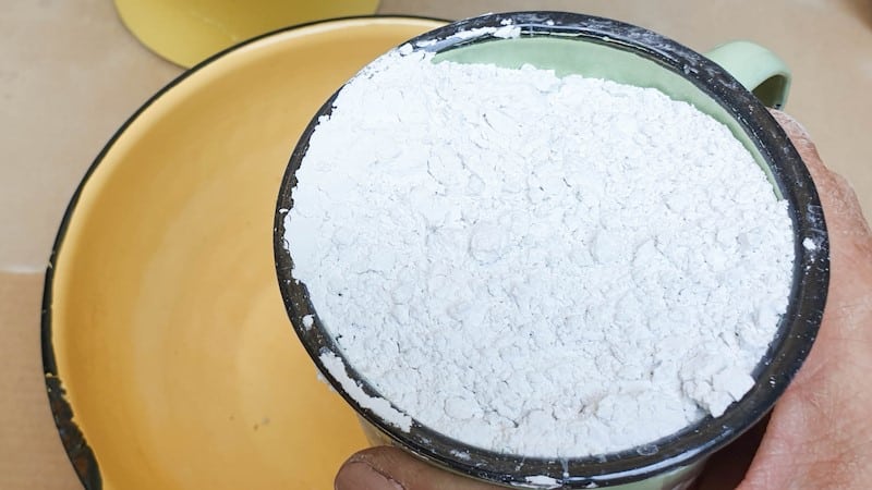 Mix the casting stone with water