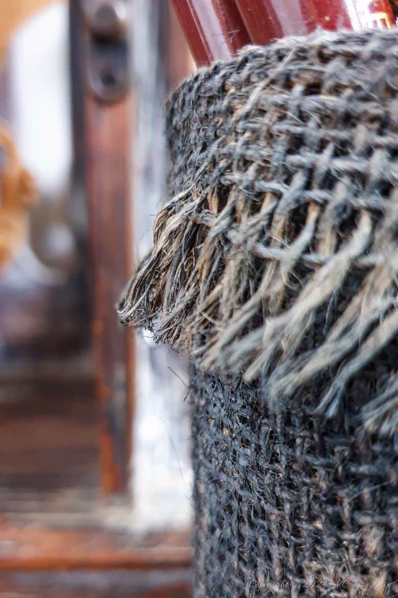 Add a dash of creativity to your art studio or craft room with this eco-friendly burlap paintbrush holder. A quick and easy craft project that&rsquo;s both functional and simple to customize. If paintbrushes aren&rsquo;t your thing, you can use your creation as a vase, planter, or unique utensil holder. The possibilities are endless.