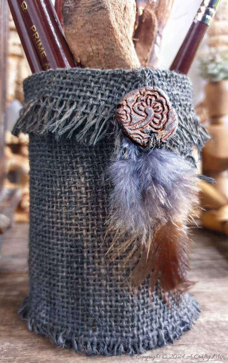 Add a dash of creativity to your art studio or craft room with this eco-friendly burlap paintbrush holder. A quick and easy craft project that’s both functional and simple to customize. If paintbrushes aren’t your thing, you can use your creation as a vase, planter, or unique utensil holder. The possibilities are endless.