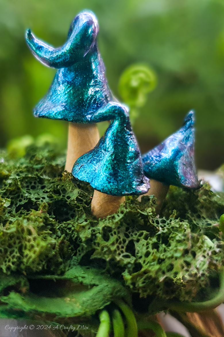Create your very own lush, fake moss using an unexpected crafting supply: a bath sponge! Yup, you heard right; a squishy, cheap old bath sponge. It's a simple, budget-friendly hack that&rsquo;s quick and easy to do and the moss won&rsquo;t dry out or fade. This tutorial also includes step-by-step instructions to make fairy napkin rings using the bath sponge moss. 